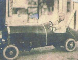 Foster Wurst in old car